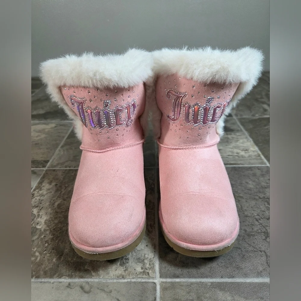JUICY COUTURE COZY FAUX FUR COZY RHINESTONE BOOTS.